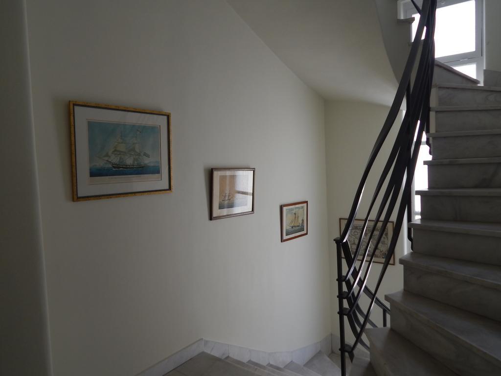 Athens-plaka, Peter's House אתונה